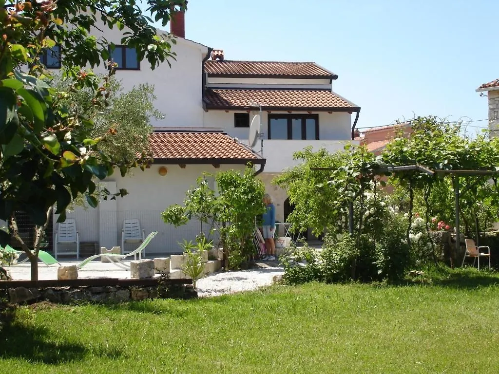 Studio Apartment In Funtana With Balcony, Air Conditioning, Wifi, Washing Machine 4982-2 Kroatië