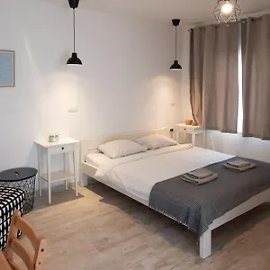 Apartment Center, Funtana